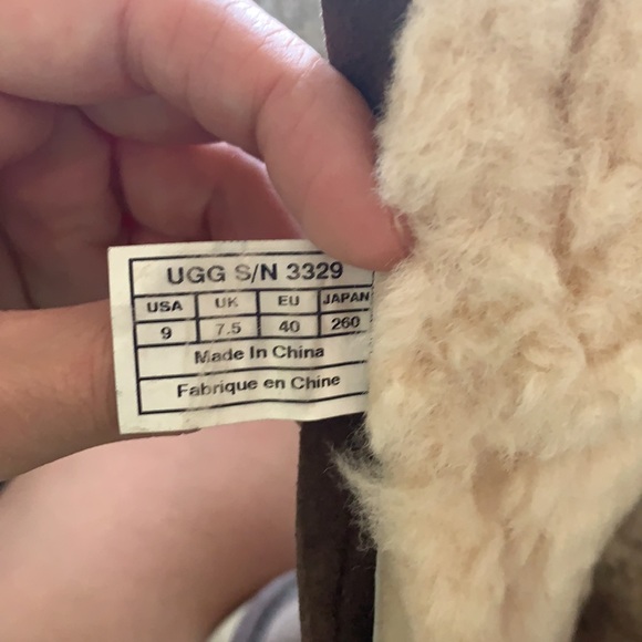 UGG Clovis Boot - Picture 8 of 9